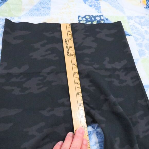 Spanx Black Camo Leggings Women Large Athleisure for Exercise and Fitness - Picture 5 of 6